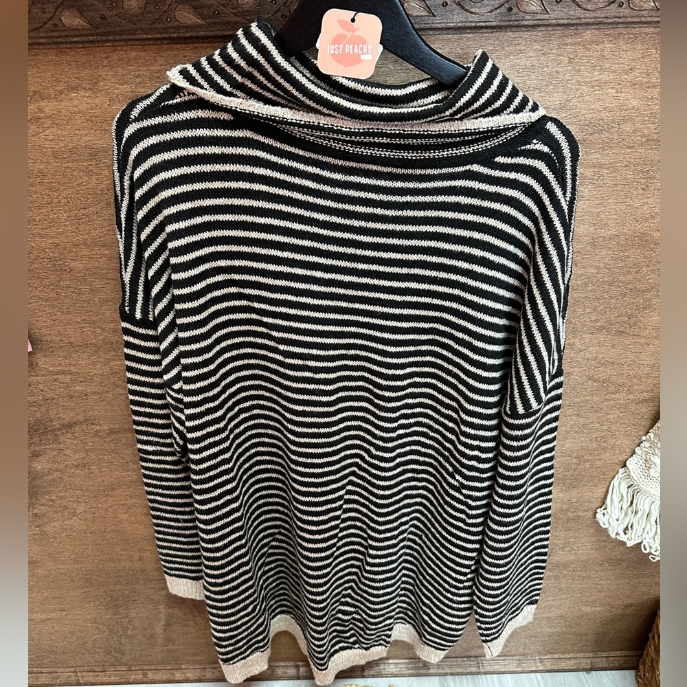 Turtle neck black & tan sweater